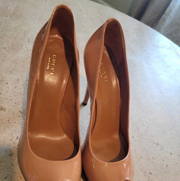 GUCCI Betty Platform Pump - Picture 8 of 13